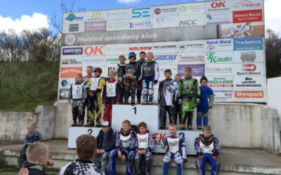 Team Fjested Speedway kids har i weekenden været i Holsted til årets første 2. division stævne.